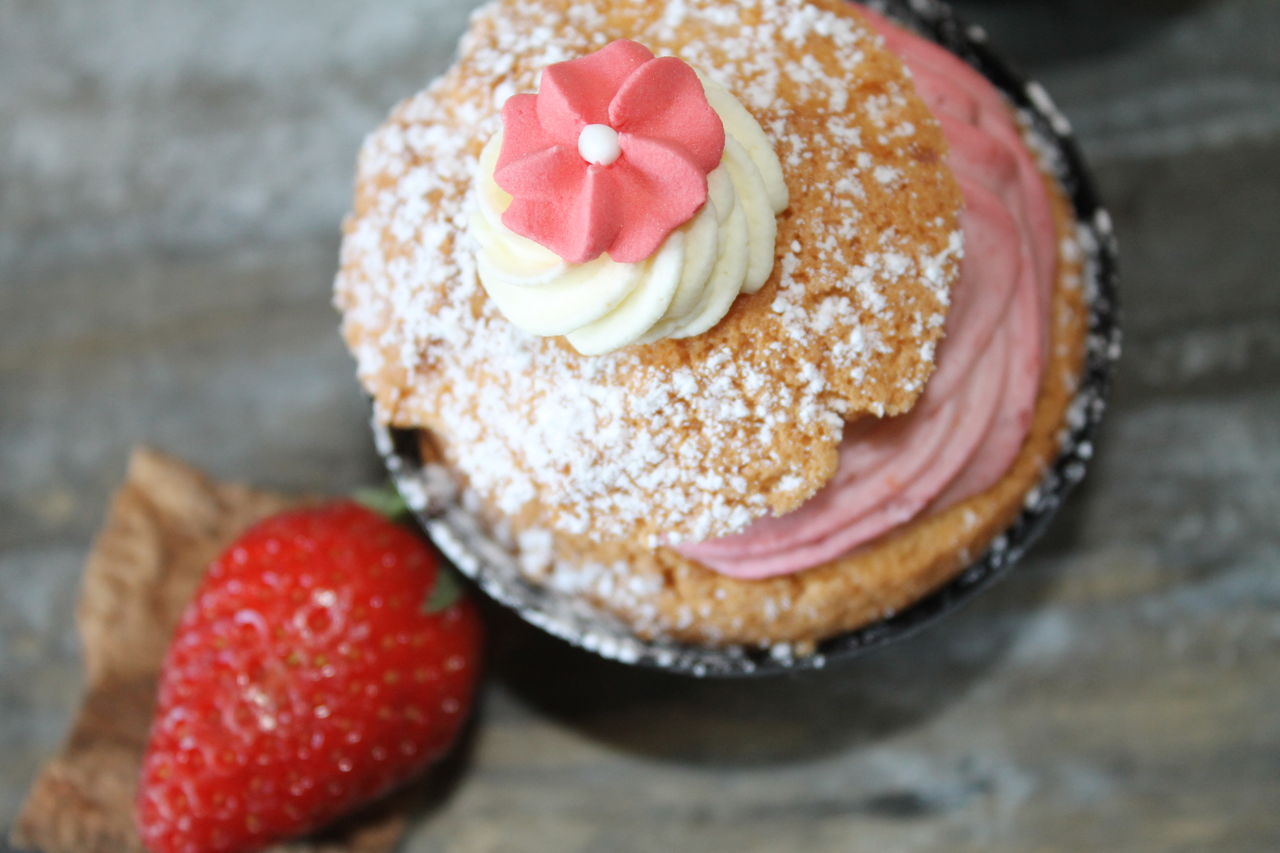 Erdbeer-Blüten-Cupcakes | cuplovecake