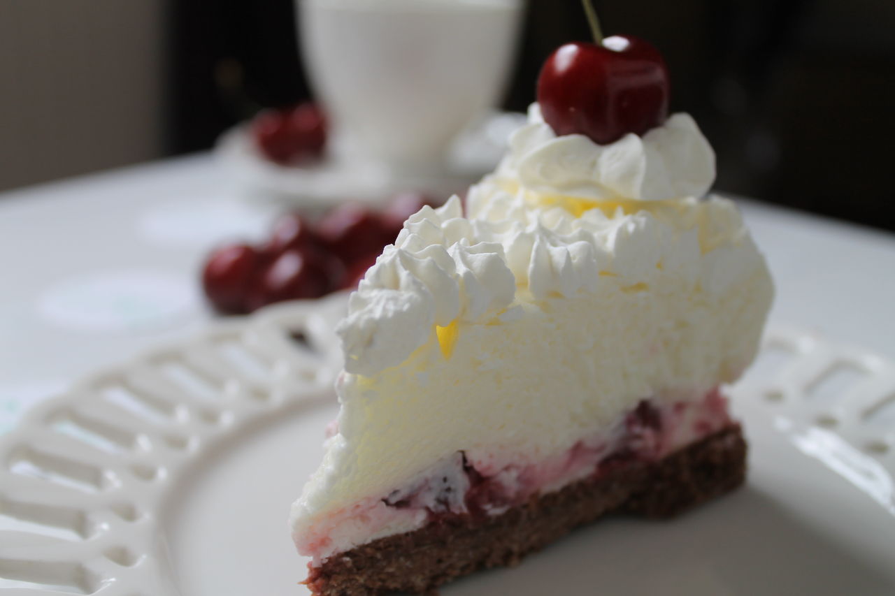 Sauerkirsch-Joghurt-Torte mit Kokos (ohne Backen) | cuplovecake