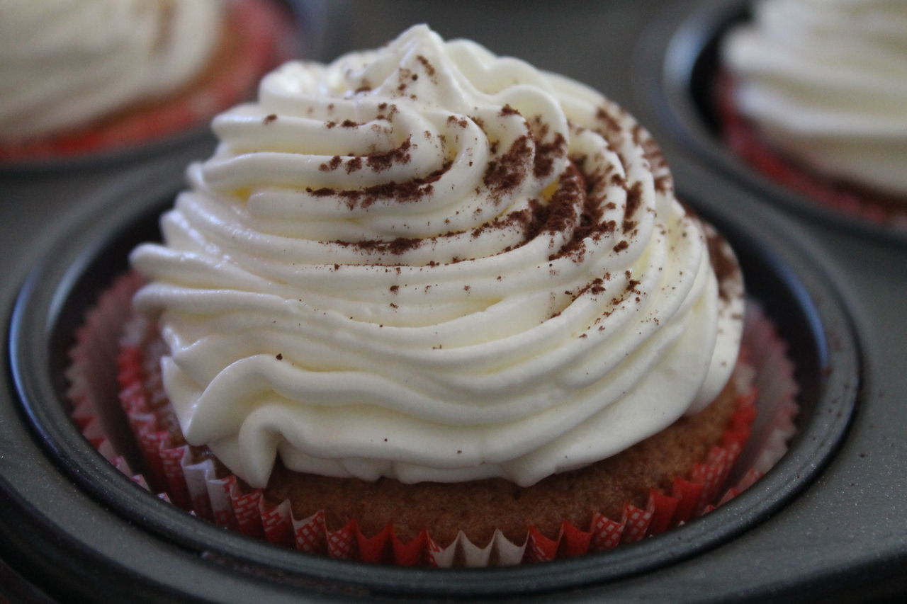 Kokos-Cupcakes mit Frischkäse-Frosting | cuplovecake