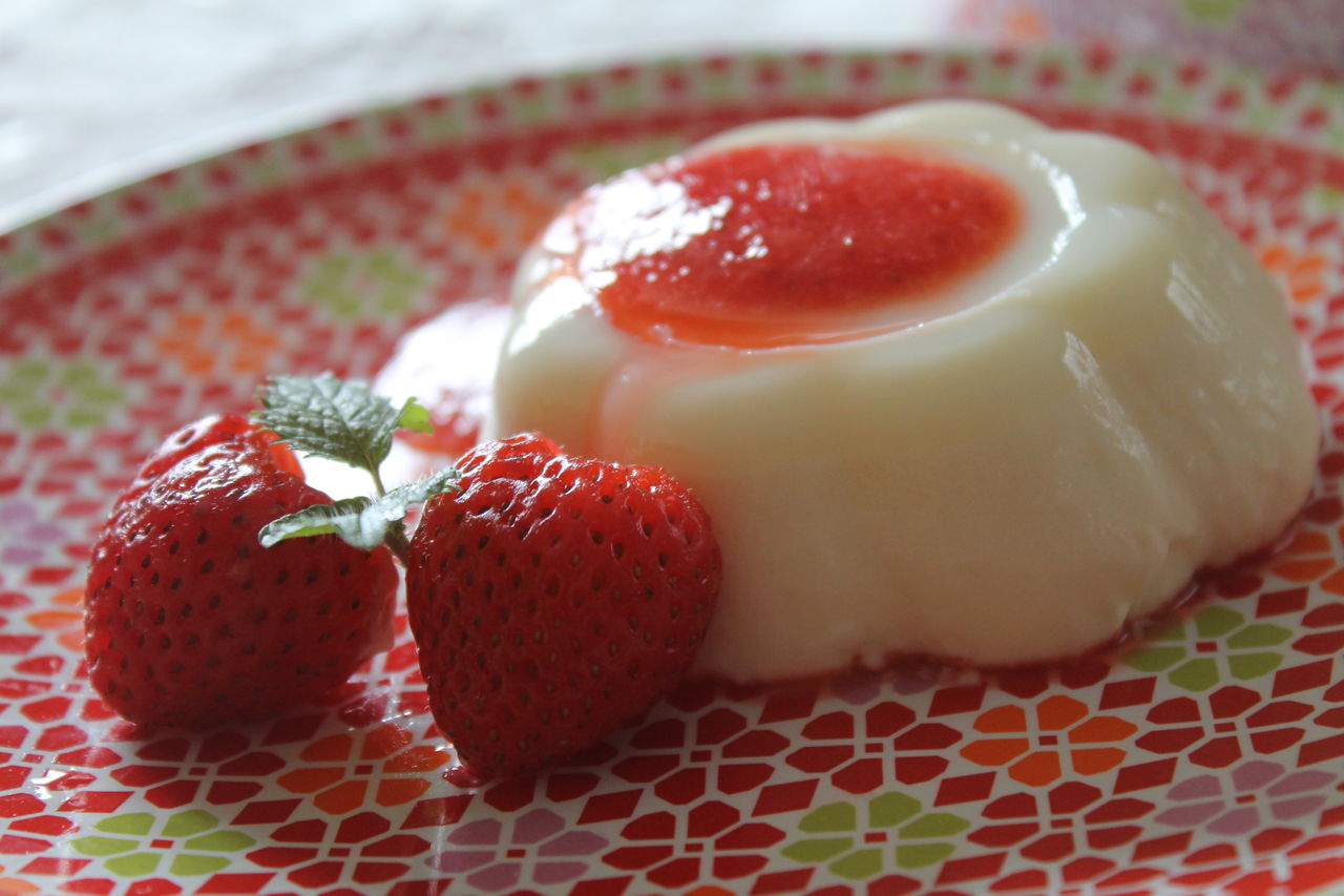 Panna cotta mit Erdbeersoße | cuplovecake