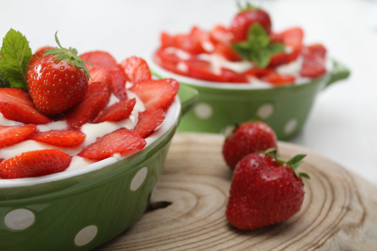 Frische, deutsche Erdbeeren im September! Windbeutel-Erdbeer-Dessert ...