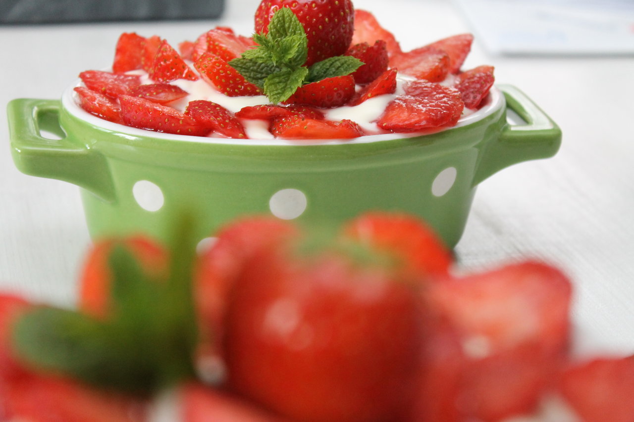Frische, deutsche Erdbeeren im September! Windbeutel-Erdbeer-Dessert ...