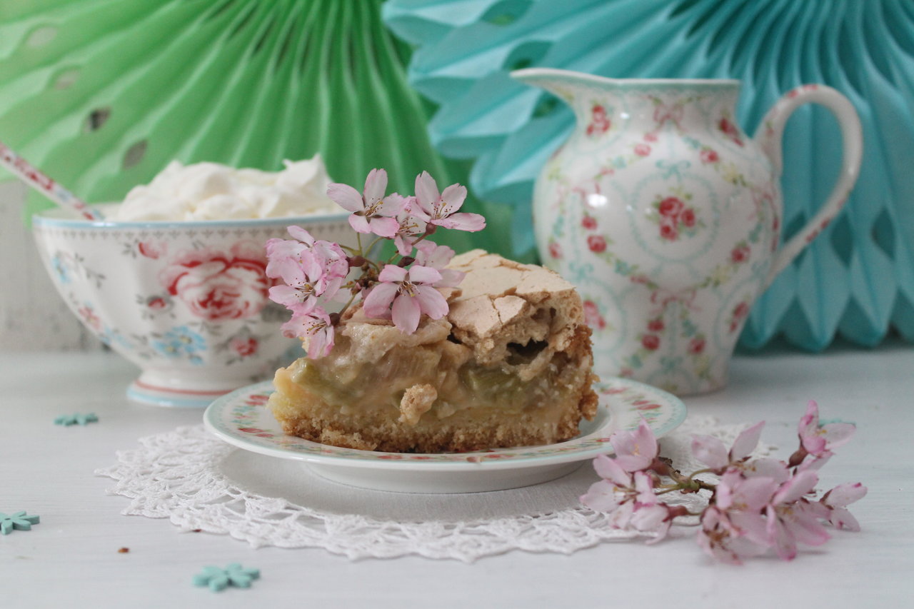 Wissenswertes über Rhabarber und eine Torte zum Verlieben | cuplovecake