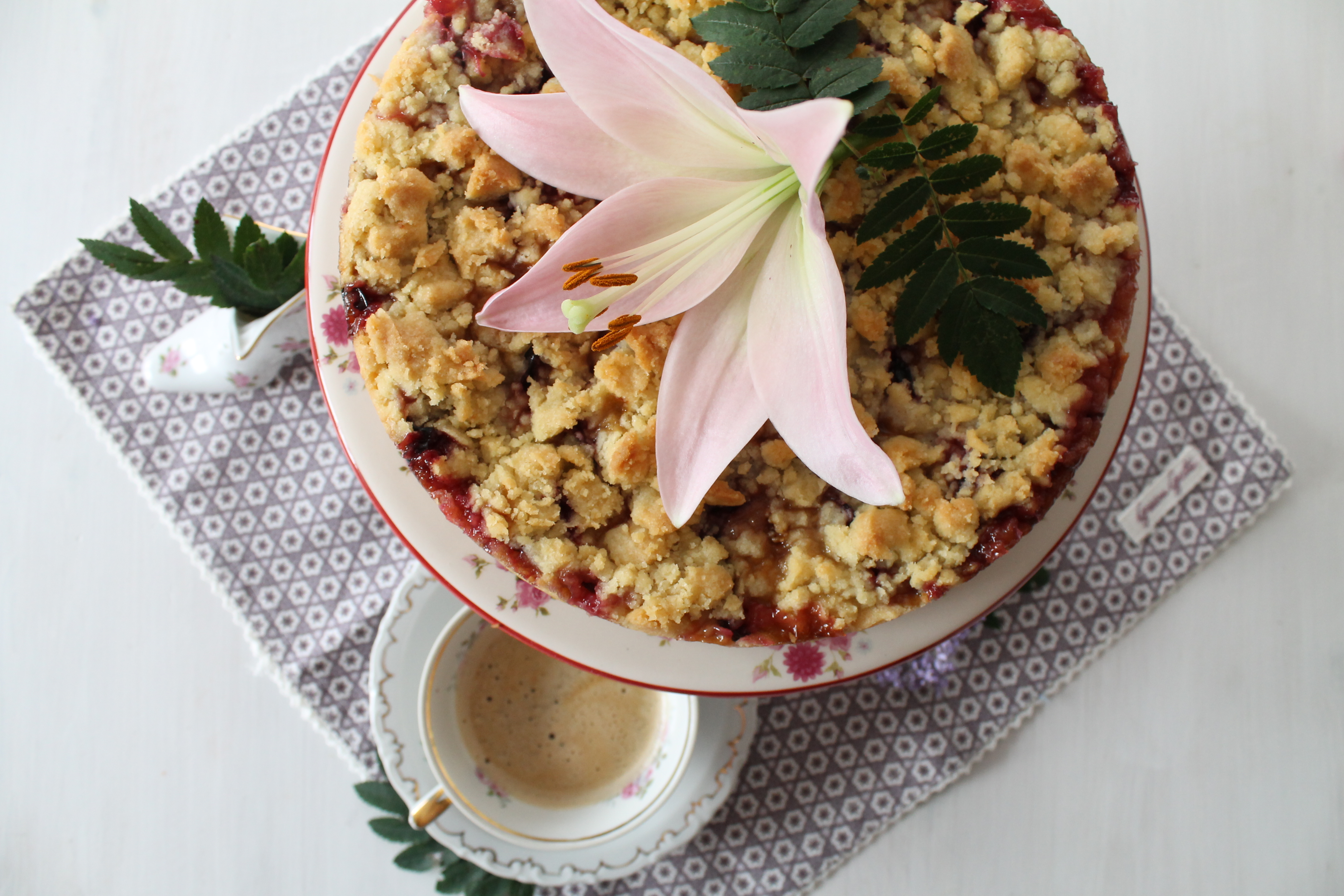 Kleines Blog-Resümee und Pflaumen-Puddingtorte mit Streuseln | cuplovecake