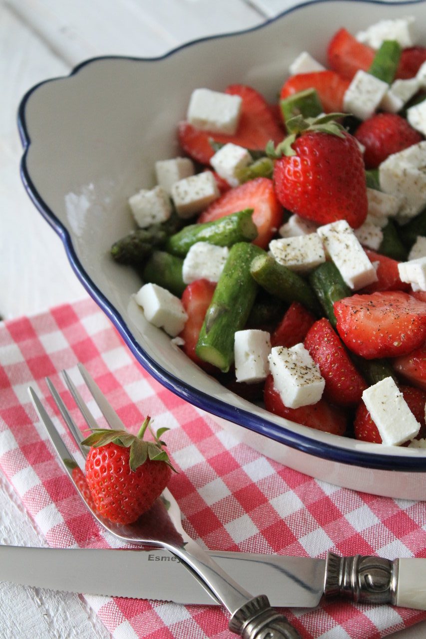 Erdbeer-Spargelsalat mit Feta | cuplovecake