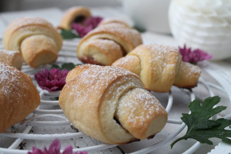 Rezepte aus der Heimat: Süße Hörnchen mit Pflaumenmarmelade | cuplovecake