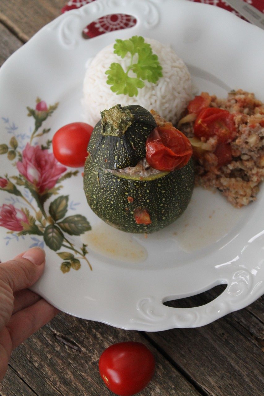 Runde Zucchini gefüllt mit Hackfleisch und Bulgur | cuplovecake